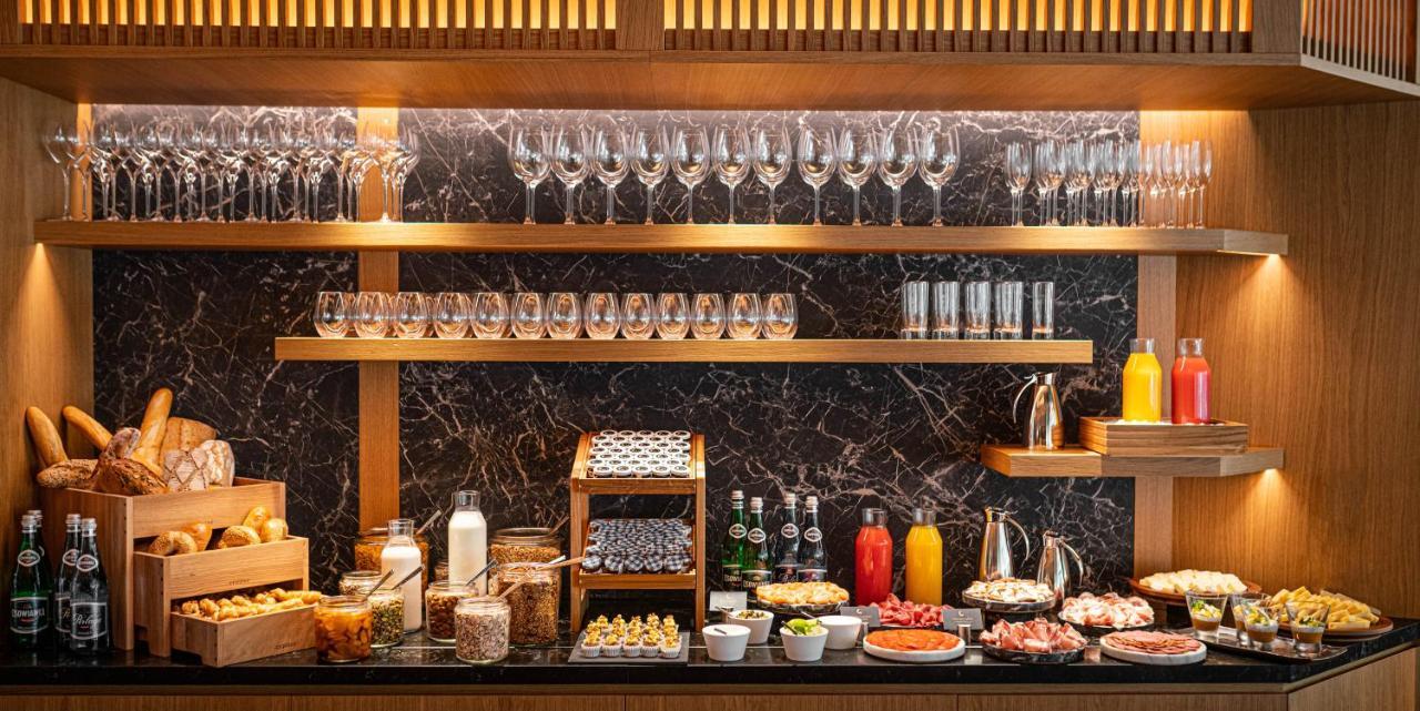 Nobu Hotel Varsavia Esterno foto A buffet at a hotel