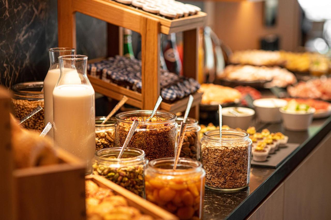 Nobu Hotel Varsavia Esterno foto Breakfast buffet